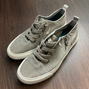 Women’s Blowfish Sneaker- New